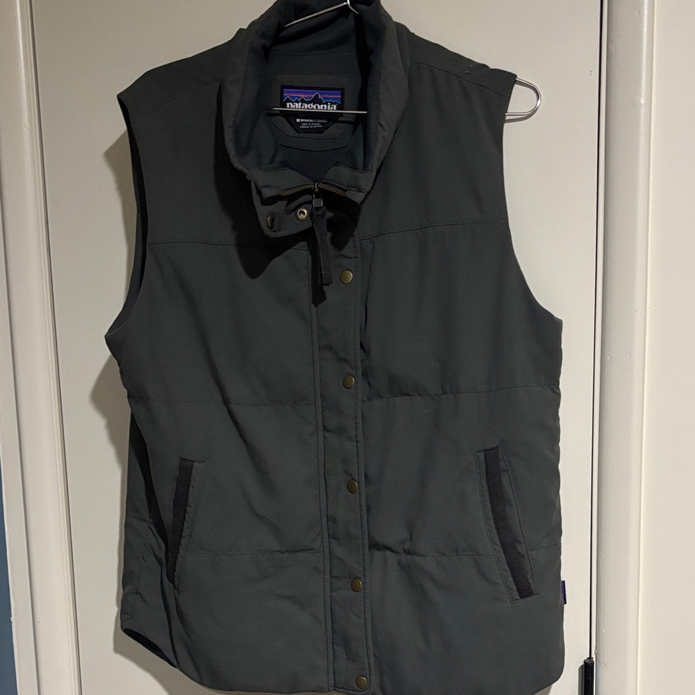 Patagonia Dark Gray Insulated Vest